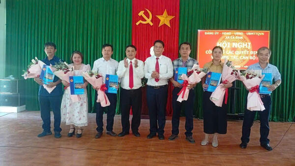 XÃ CÀ ĐAM  THÔNG QUA  NGHỊ QUYẾT, QUYẾT ĐỊNH THÀNH LẬP CÁC CƠ QUAN CHUYÊN MÔN VÀ CÔNG TÁC CÁN BỘ